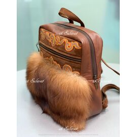 Рюкзак в этно стиле с вышивкой из натуральной замши и меха лисы