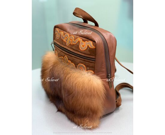 Рюкзак в этно стиле с вышивкой из натуральной замши и меха лисы