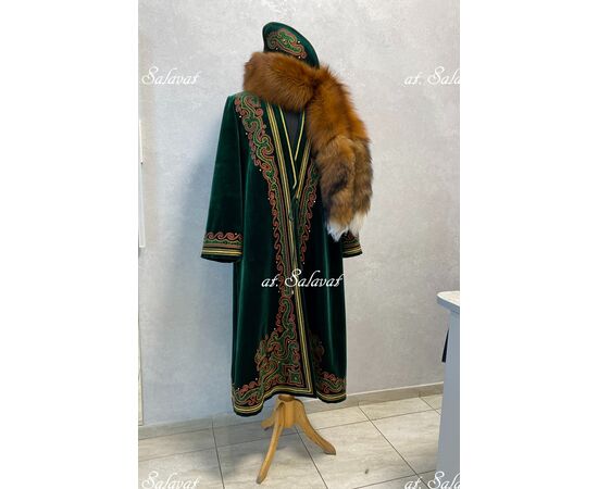 Башкирский национальный костюм "Елян + шапка "Салават". Национальный халат Зелян зеленого цвета и шапка бурек лиса огневка, изображение 2