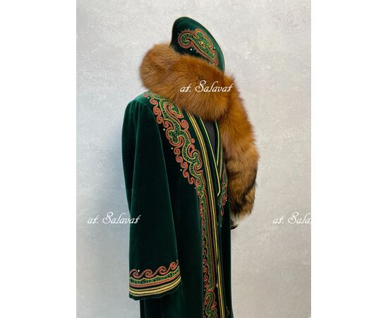 Башкирский национальный костюм "Елян + шапка "Салават". Национальный халат Зелян зеленого цвета и шапка бурек лиса огневка, изображение 3